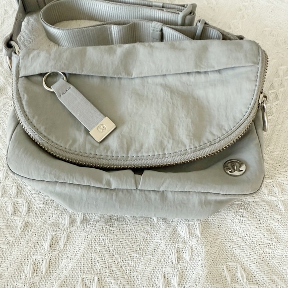 Lululemon Silver Gray Belt Bag Adjustable Strap All Night Festival Bag Micro - Picture 8 of 8